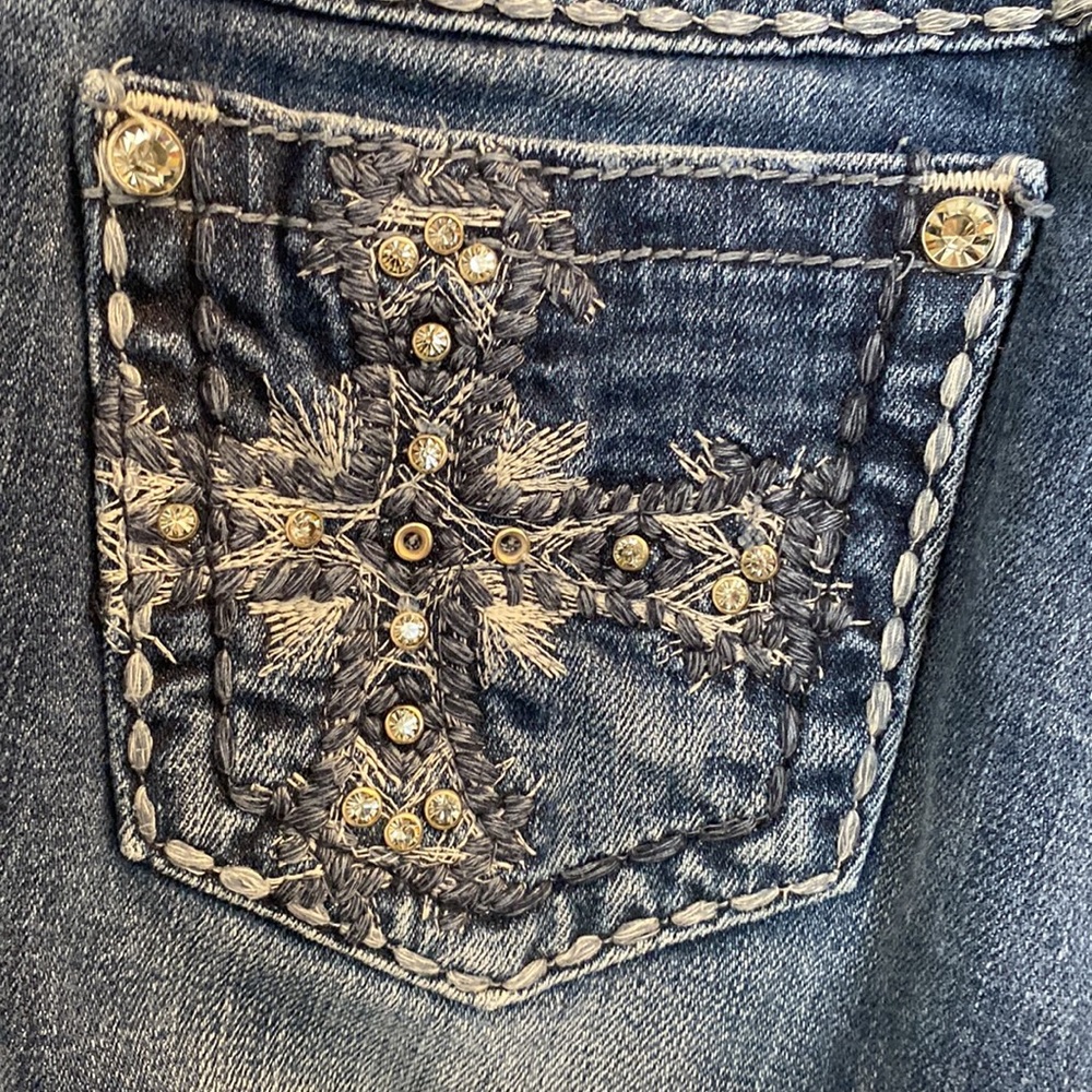 Slightly used, but in good condition! Missing gem on right back pocket.
